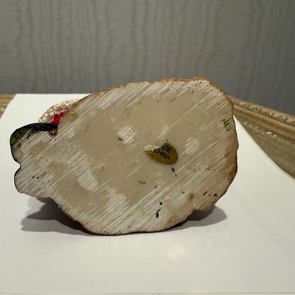 Vintage Kneeling Praying Santa with Baby Jesus Christmas Ornament - Picture 11 of 15